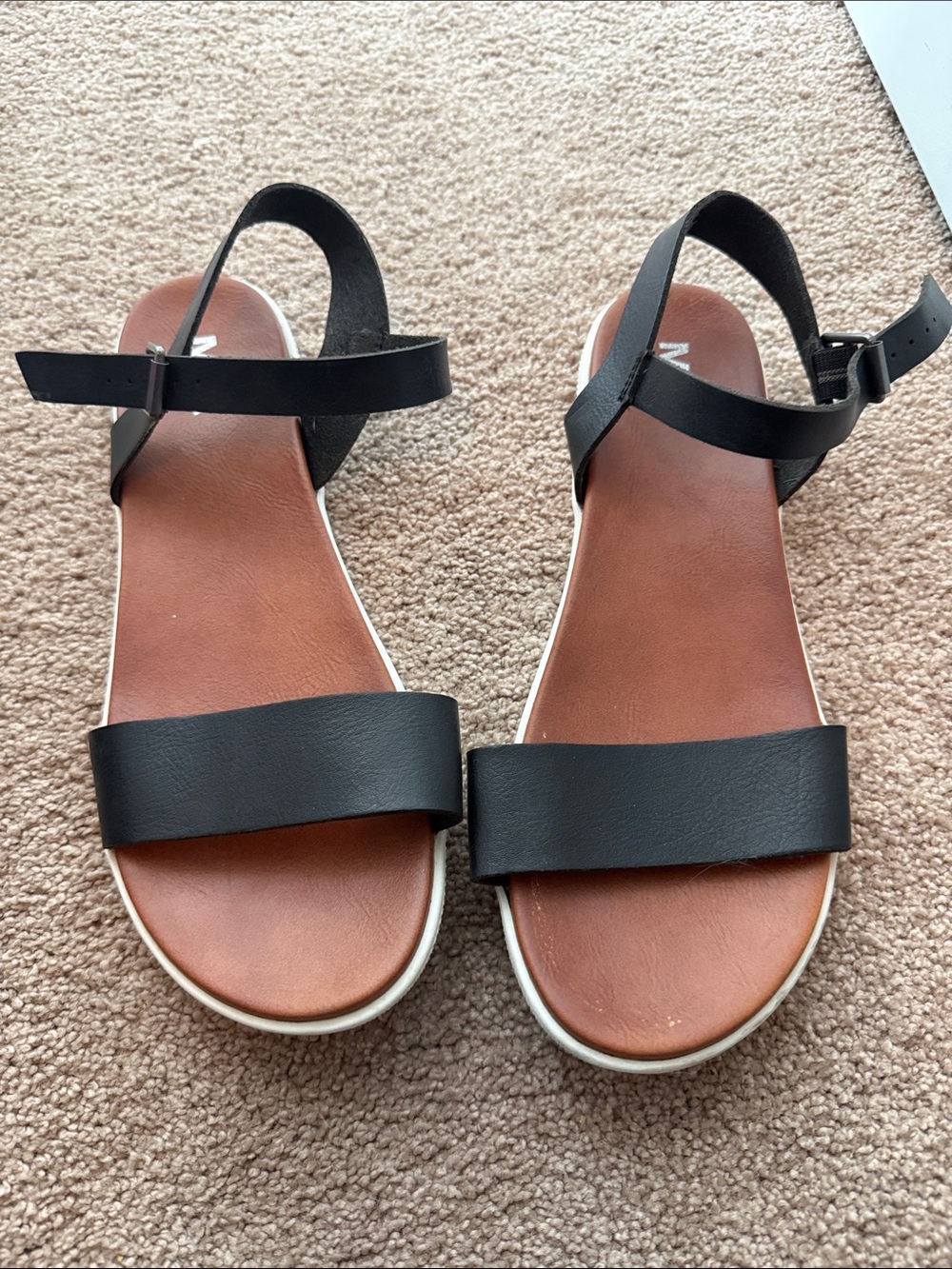 Ankle strap sandals